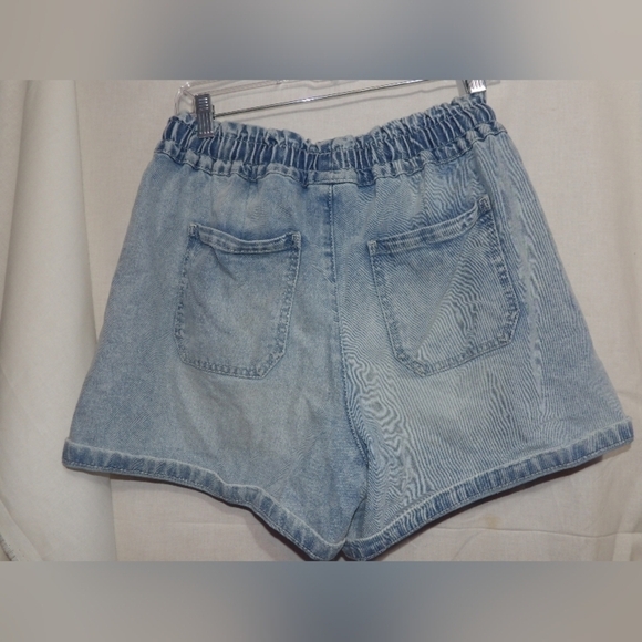Time and Tru Distressed shorts medium - Picture 5 of 10